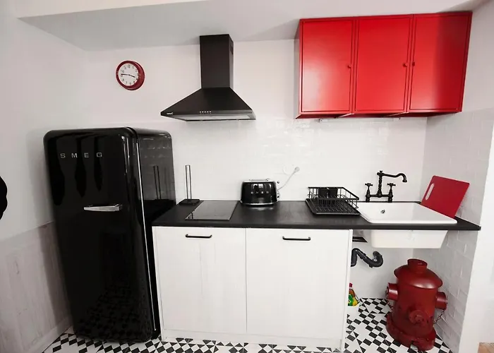 Apartment Get Lights And Books In Flat *