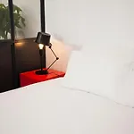 Get Lights And Books In Flat Porto