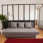 Get Lights And Books In Flat Lejlighed