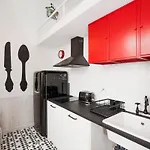 Get Lights And Books In Flat Porto