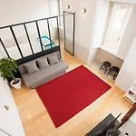 Get Lights And Books In Flat Lägenhet Oporto