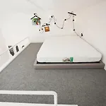 Get Lights And Books In Flat Lejlighed *