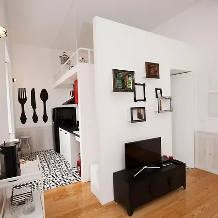 Get Lights And Books In Flat 아파트 포르투