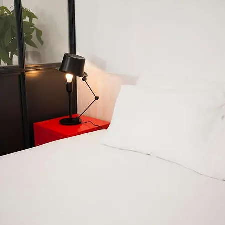 Get Lights And Books In Flat Πόρτο