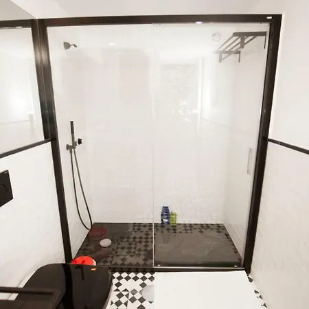 Апартаменты Get Lights And Books In A Flat