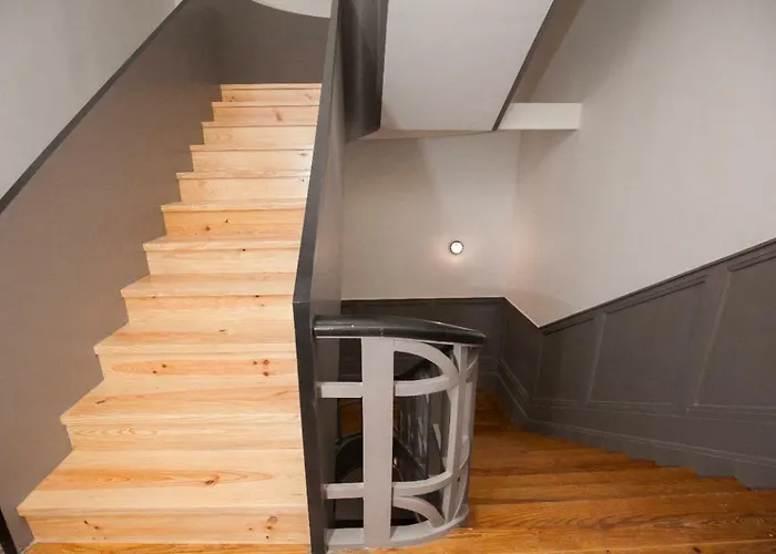 Get Lights And Books In A Flat Lägenhet