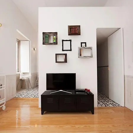 Daire Get Lights And Books In Flat Porto