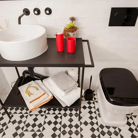 Get Lights And Books In Flat Daire Porto