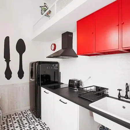 Get Lights And Books In Flat Oporto