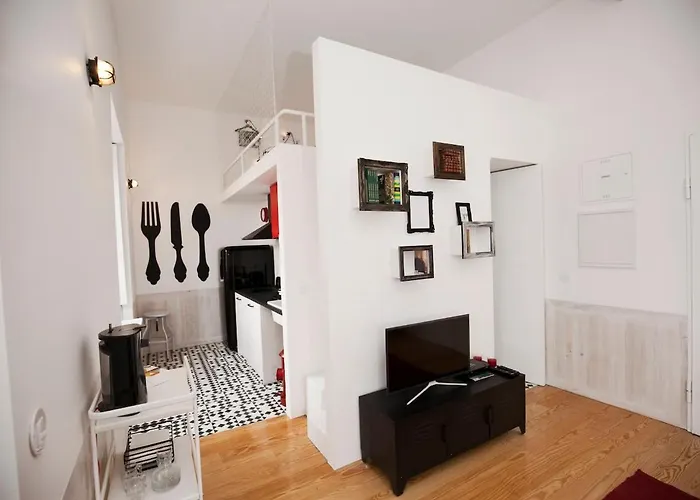 Get Lights And Books In Flat Daire Porto