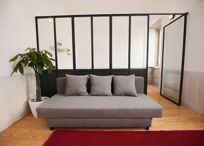 Daire Get Lights And Books In Flat Porto