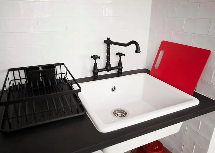 Daire Get Lights And Books In Flat